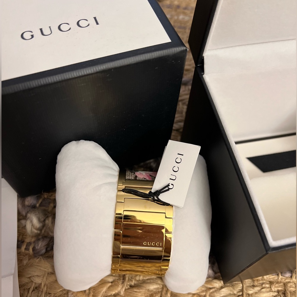 Gorgeous monogram Gucci Watch limited edition - Picture 4 of 5